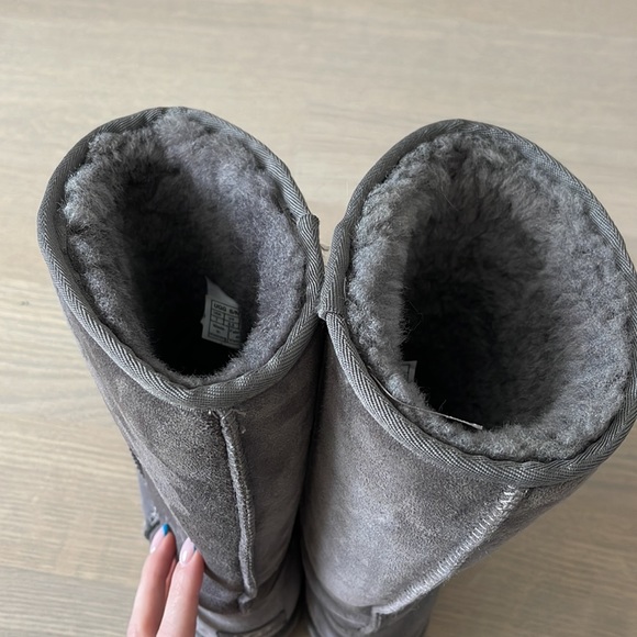 Grey tall uggs in great condition - Picture 4 of 6